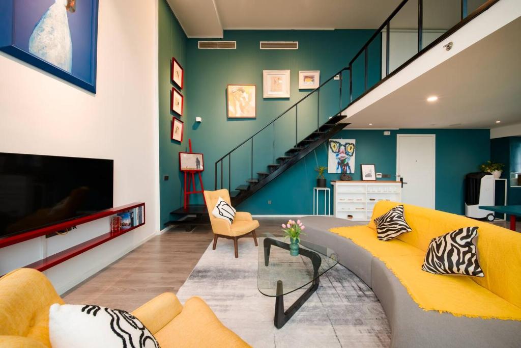 Charlotte Penthouse - Westlake - by Lio Housing