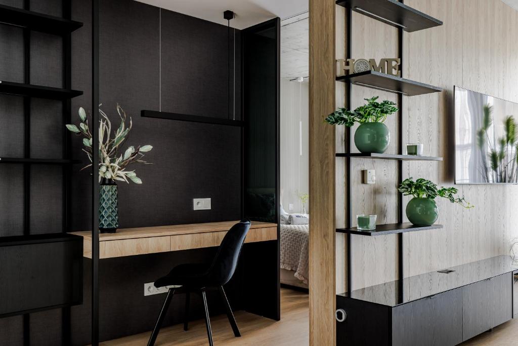 Apartment Emilii Plater - Tap to explore photos