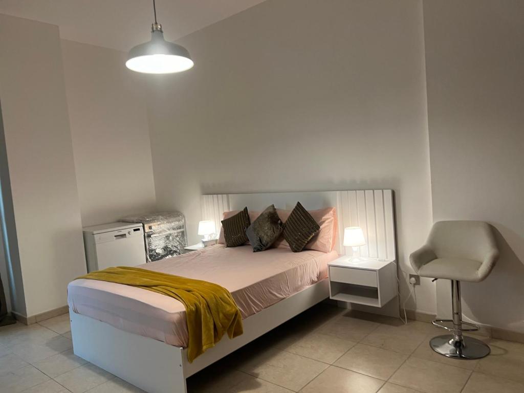 Furnished room with balcony only for GIRLS photo 1