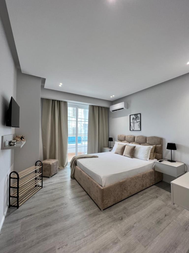 luxury home LC photo 1