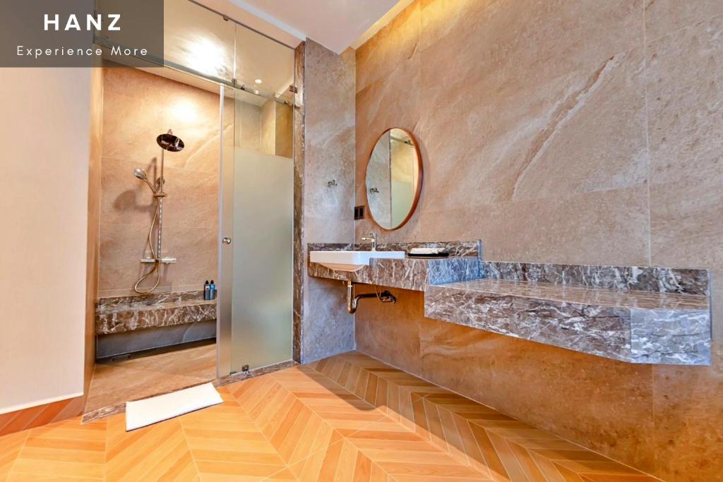 HANZ Friday Hotel 622 Su Van Hanh