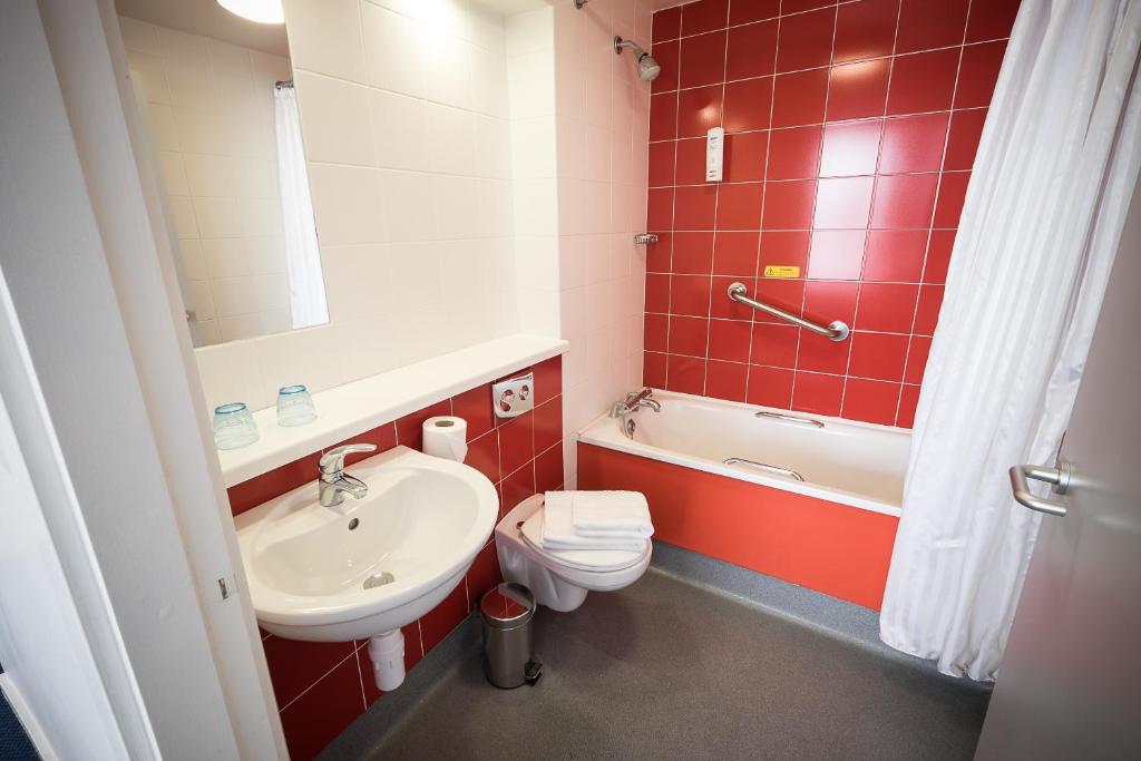 Travelodge Limerick Castletroy - Tap to explore photos