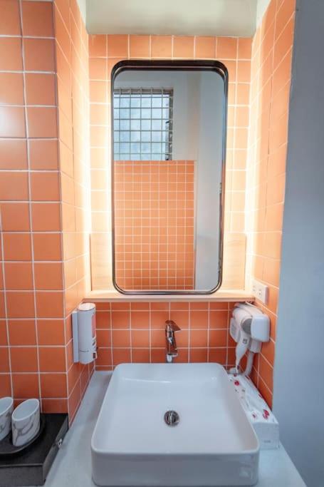 Lucy Homee 1 br up to 4 pax in Old Quarter