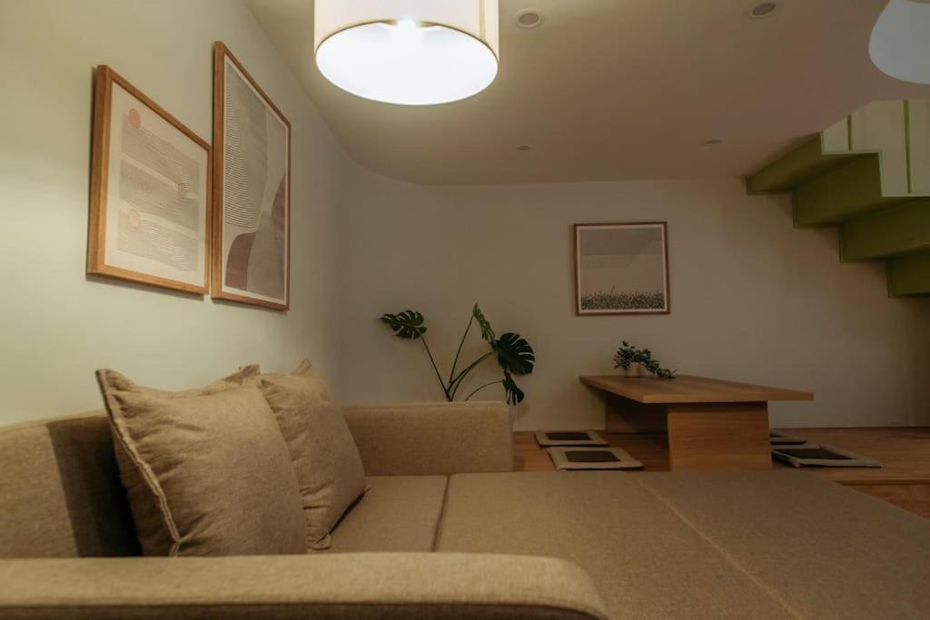 Lucy Homee 1 br up to 4 pax in Old Quarter