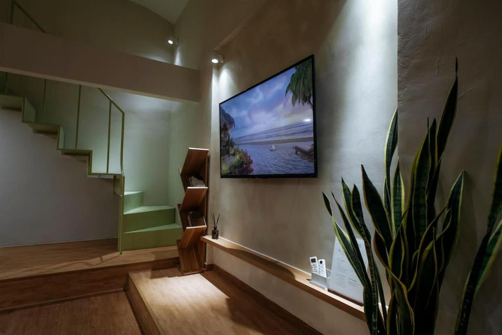 Lucy Homee 1 br up to 4 pax in Old Quarter