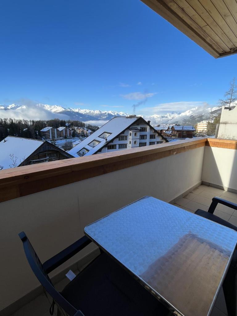 L'Eperon Center Crans wonderful view - Tap to explore photos