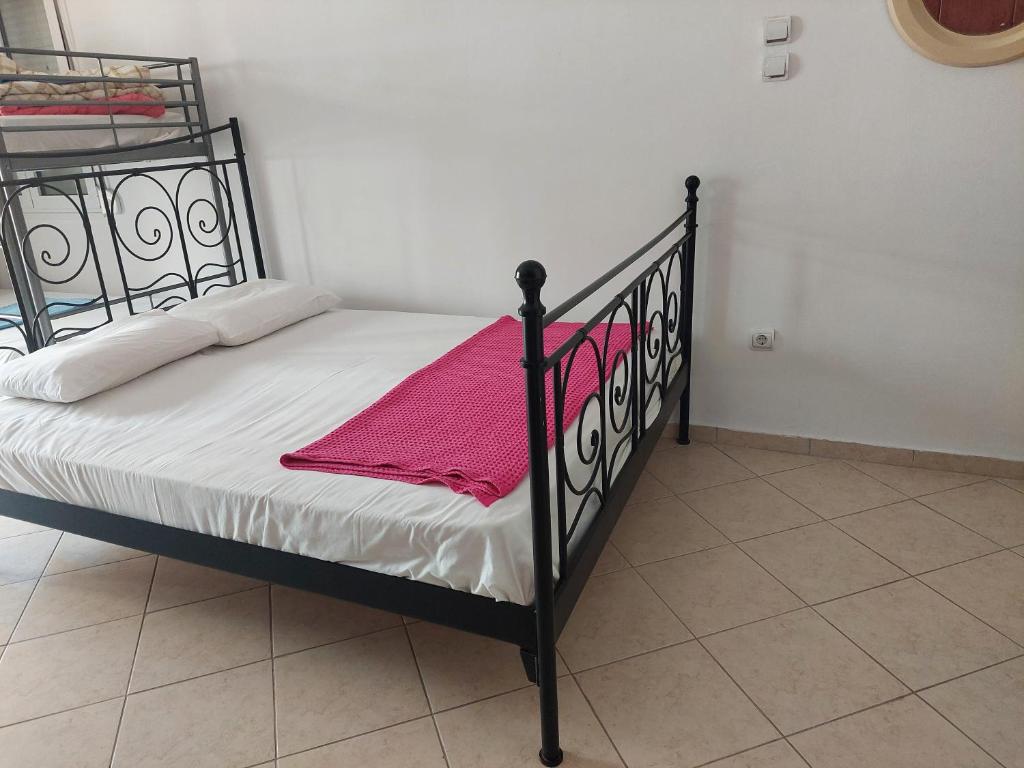 Monastiraki apartment near Acropolis - Tap to explore photos