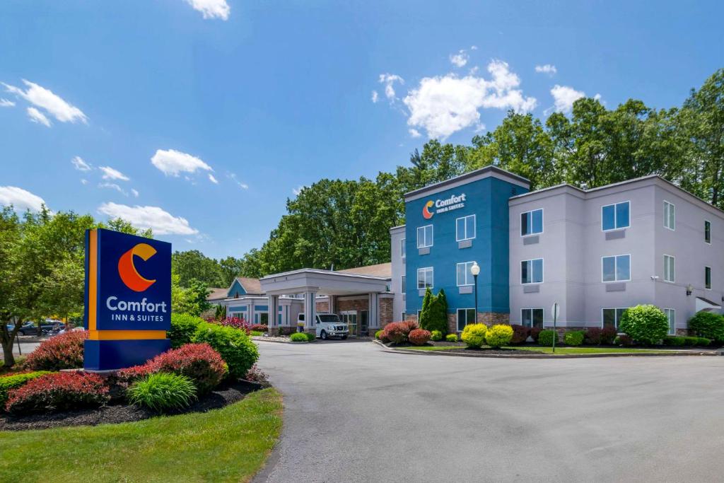 Comfort Inn & Suites Saratoga Springs image
