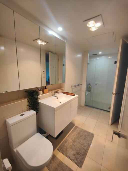 Lakeside apartment, walking distance to foreshore photo 4