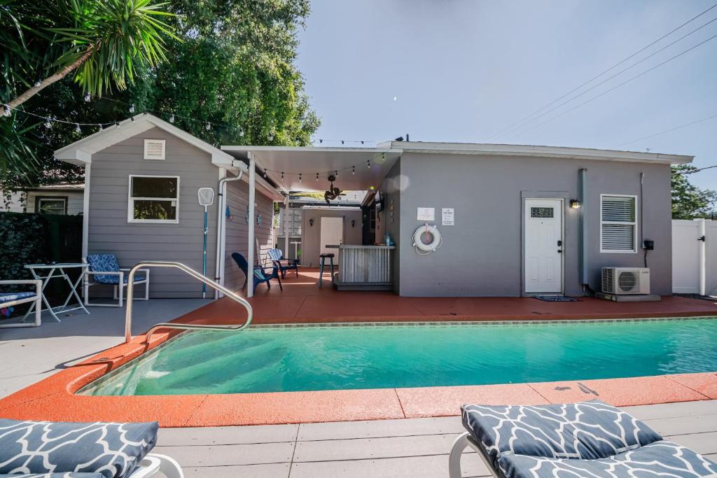 Spacious 3BR, Pool, Near Beach & Attractions image