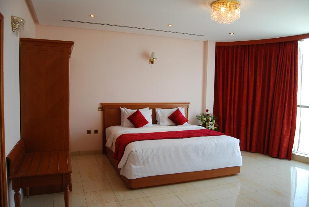 Апартаменты (Люкс с 1 спальней и кроватью размера «king-size»), Al Madina Suites Doha