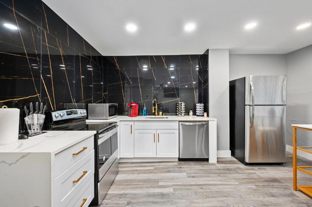 Comfortable 2BR Apt in Vibrant Houston Heights image