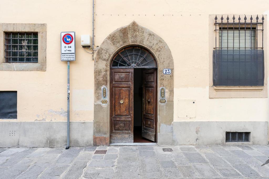 [Piazza Santo Spirito] Appartamento con 2 Camere Matrimoniali, Florence