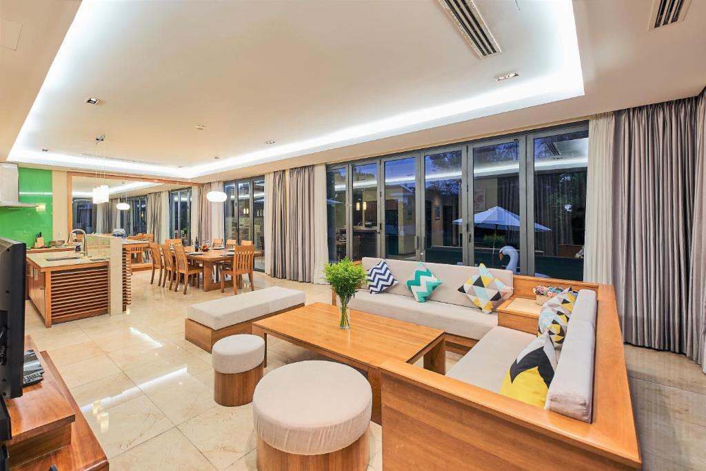 Ocean Sunny Villas Da Nang - Tap to explore photos