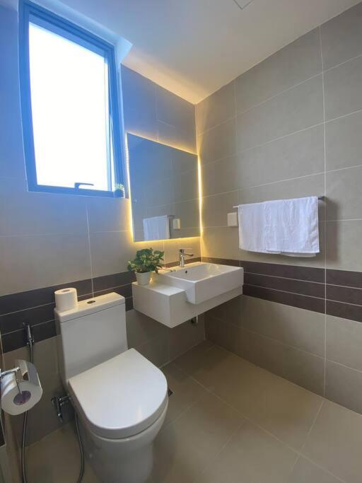 Rivergate - High floor Studio Free Pool, eSIM for booking over 5 nights