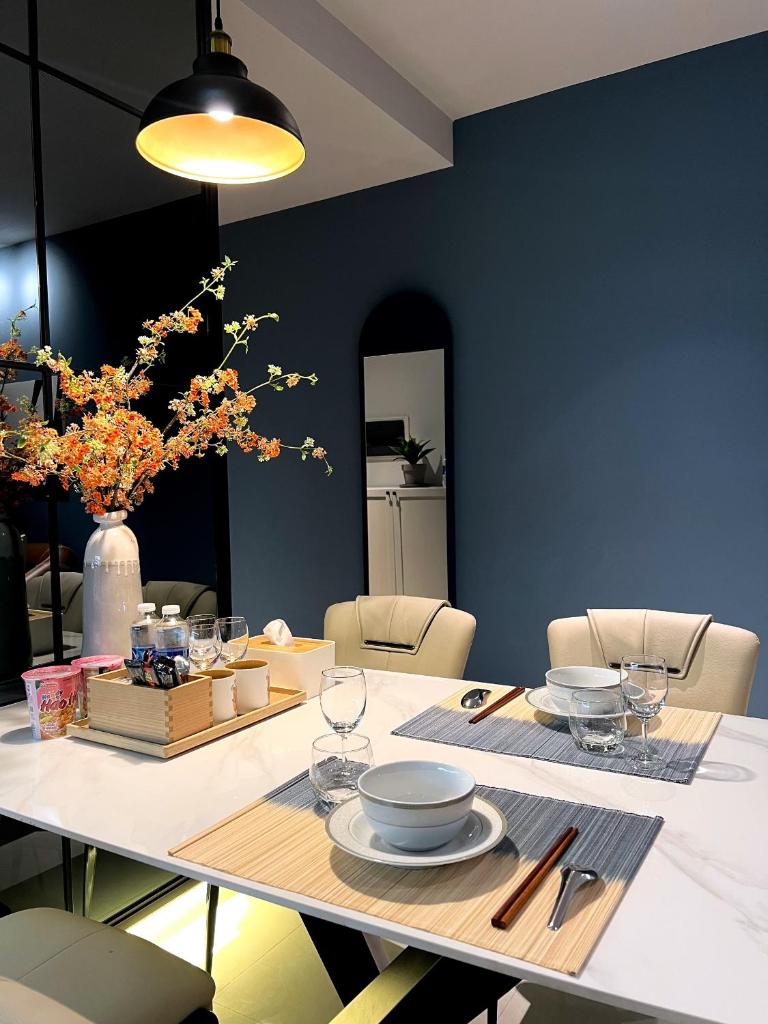BLUE HARBOUR - SAIGON ROYAL Fully - furnished Apt in Dist 4, 2 Bedrooms