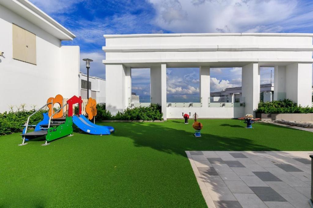 BLUE HARBOUR - SAIGON ROYAL Fully - furnished Apt in Dist 4, 2 Bedrooms