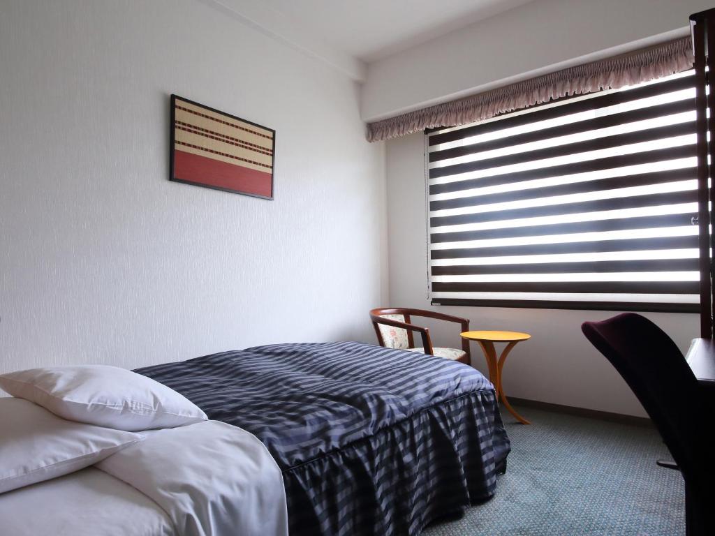 Hotel Claiton Shin-Osaka - Tap to explore photos