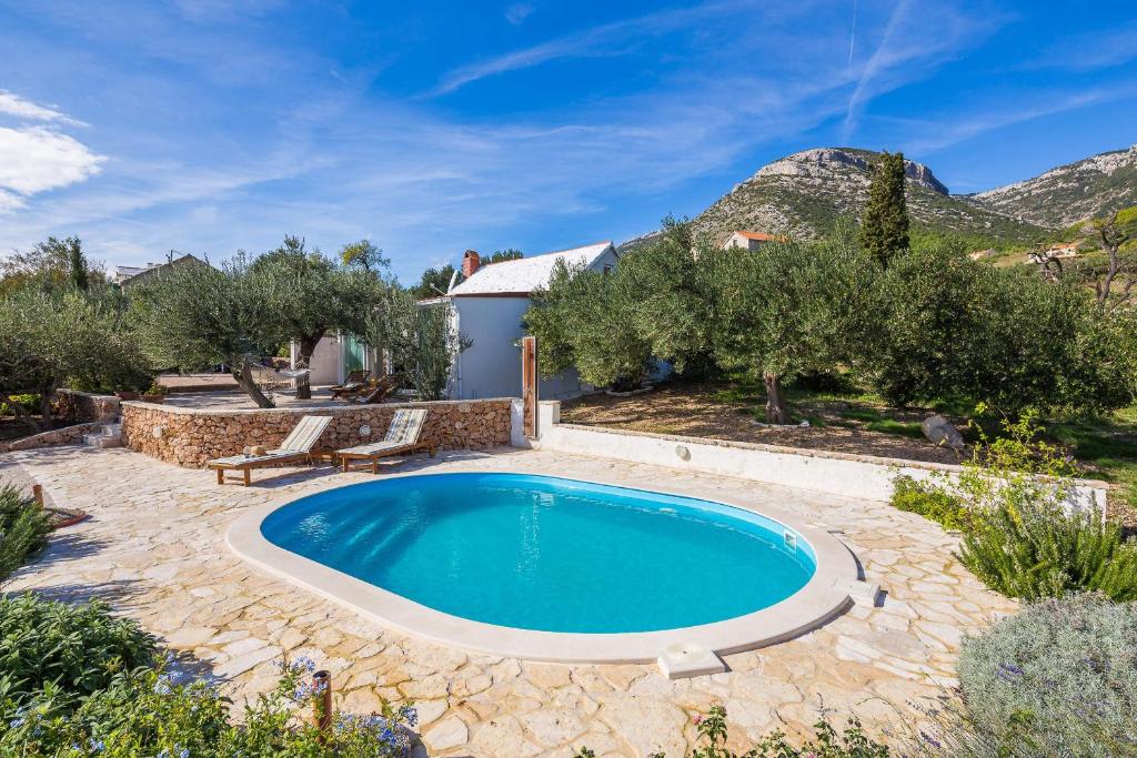 Holiday home Zlatni san - private heated pool photo 2