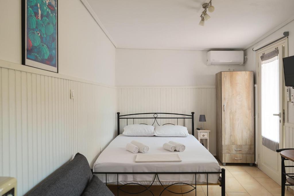 Stenaki - Apartments in Aegina Town - Tap to explore photos