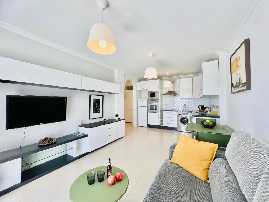 Atlantic View Apartment in Colina Blanca - Tap to explore photos