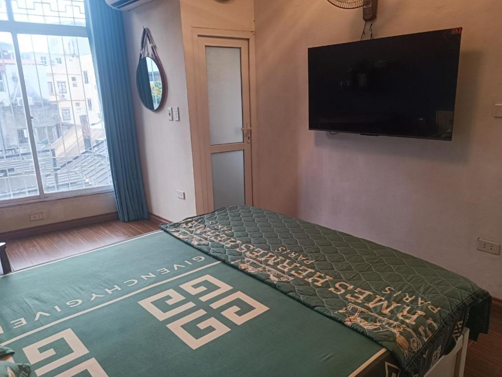 Center of Hoan Kiem Lake