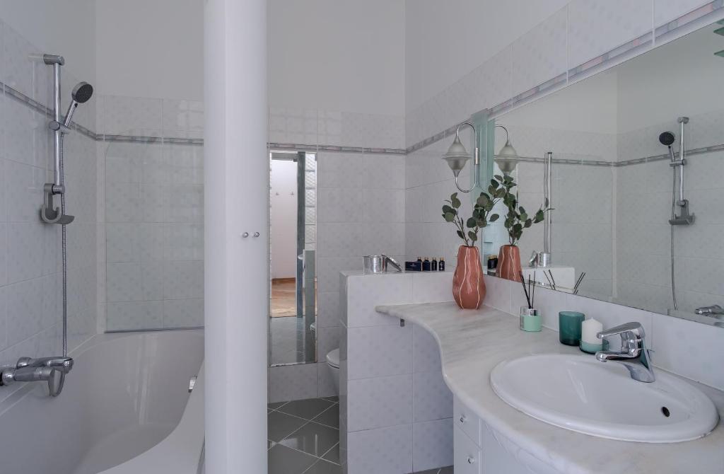 Old Town Home - Premium Apartment - Tap to explore photos