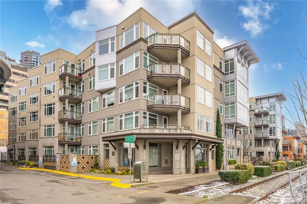 New Downtown 2 Beds, 2 Baths Waterfront Alaska 335