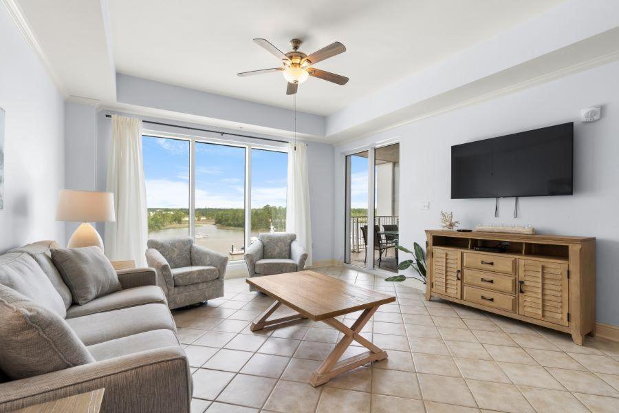 Wharf 412 image