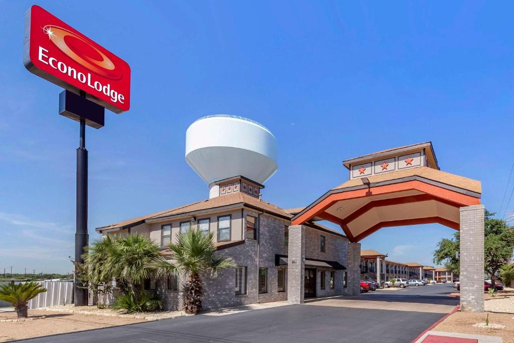 Econo Lodge Near Lackland Air Force Base - SeaWorld image