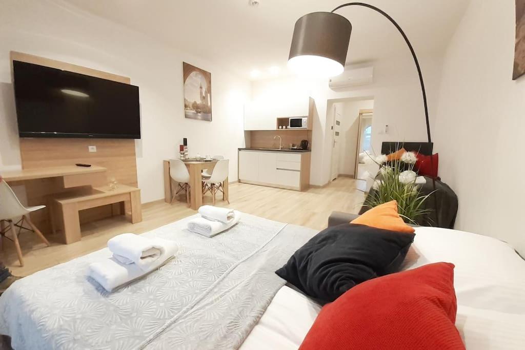 Rooms of Old Town Apartments - B42