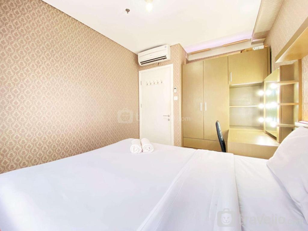 Best Choice 1BR Apartment at Parahyangan Residence By Travelio