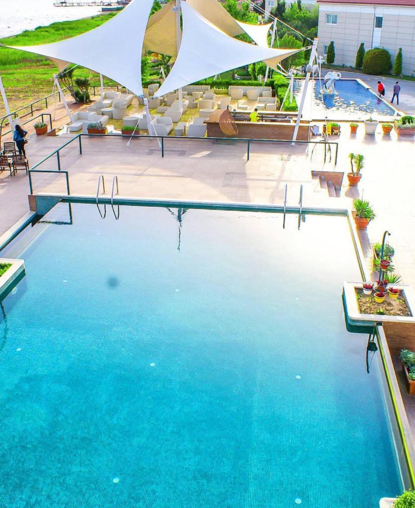 The Crescent Beach Hotel photo 3