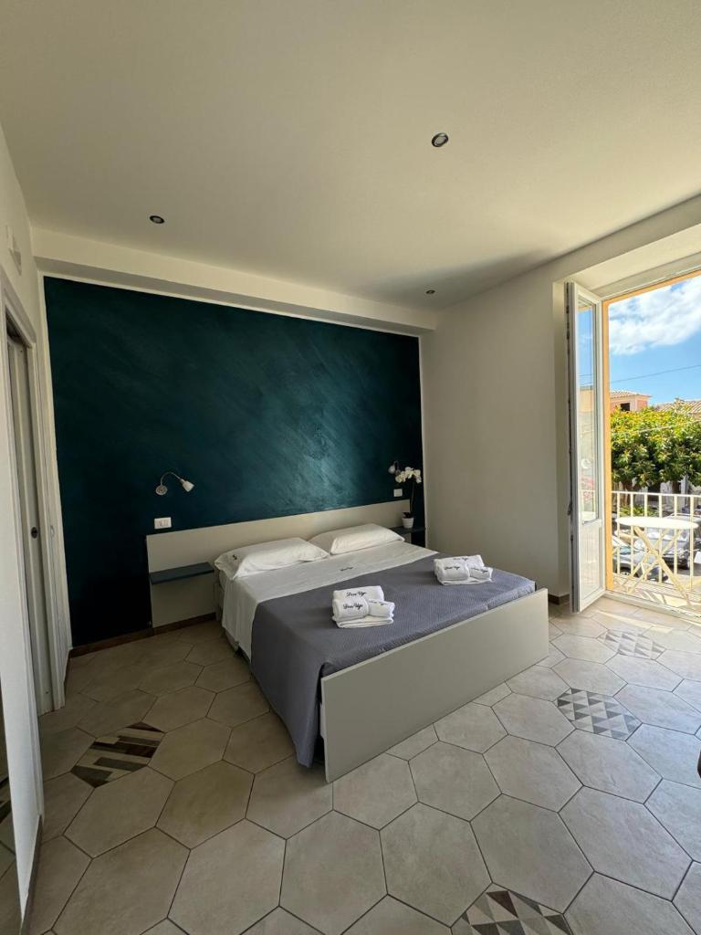 Don Ugo Luxury Rooms - Tap to explore photos