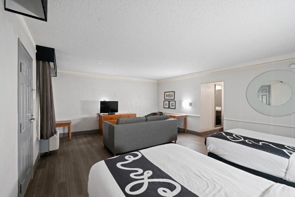 La Quinta Inn by Wyndham Corpus Christi North - Tap to explore photos