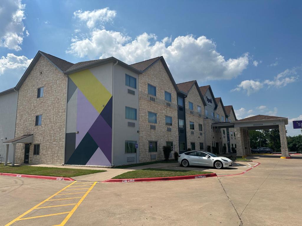 Spark by Hilton Round Rock image