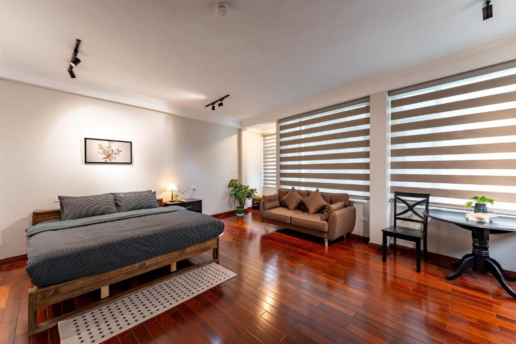 Old Quarter-Private Quiet Central Entire Rental-Peaceful Central Suites