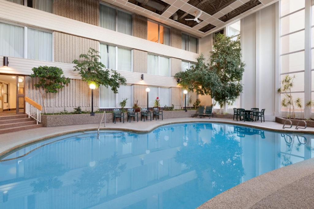Border Inn & Suites photo 3