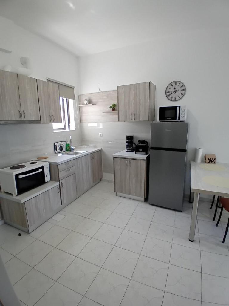 Sun Beach Apartment in Chania 15 - Tap to explore photos