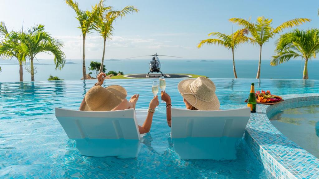 Parc Exclusif, Airlie Beach - 360 island views from a mountain top photo 2