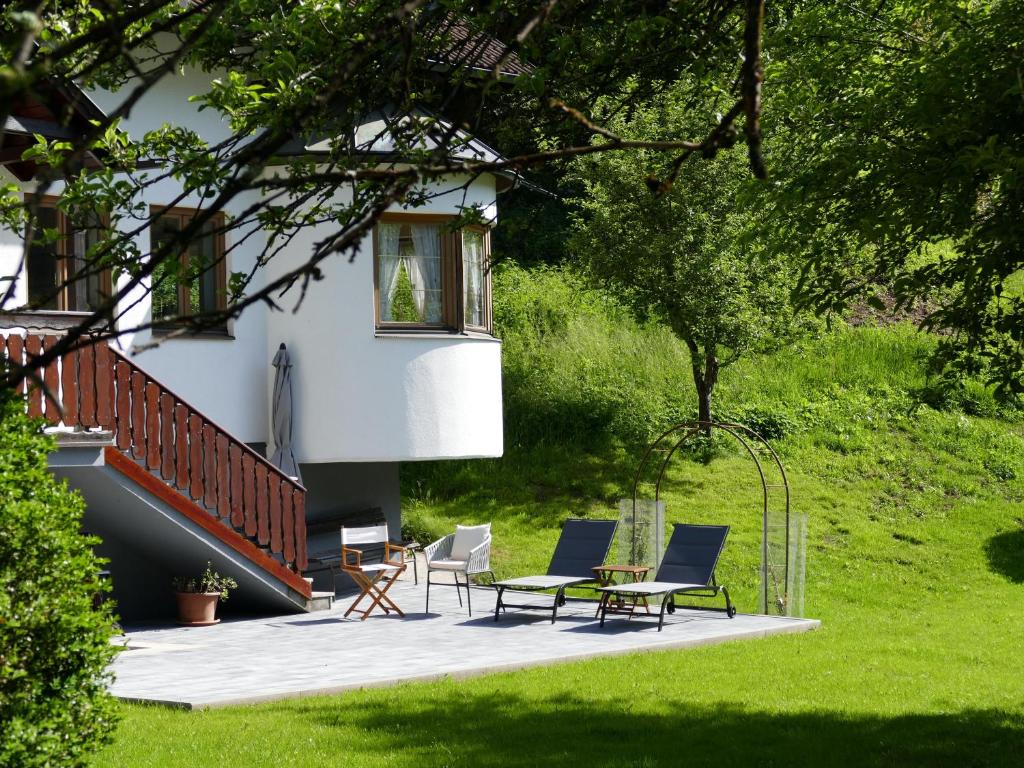 Sommerfrische in einem Landhaus der 1960er Jahre photo 2
