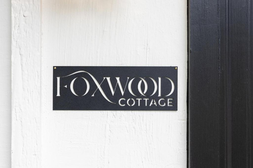 Foxwood Cottage - Tap to explore photos