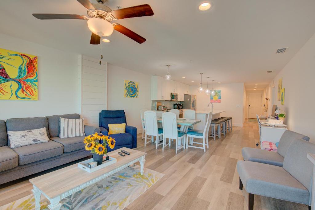 Steps across from Madeira Beach, heated pool- Luxury 3 bedrooms, 3 full bathrooms image
