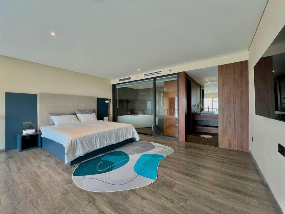 Janet PentHouse - WestLake - by LioHousing