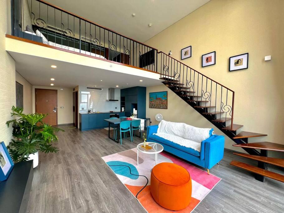 Janet PentHouse - WestLake - by LioHousing