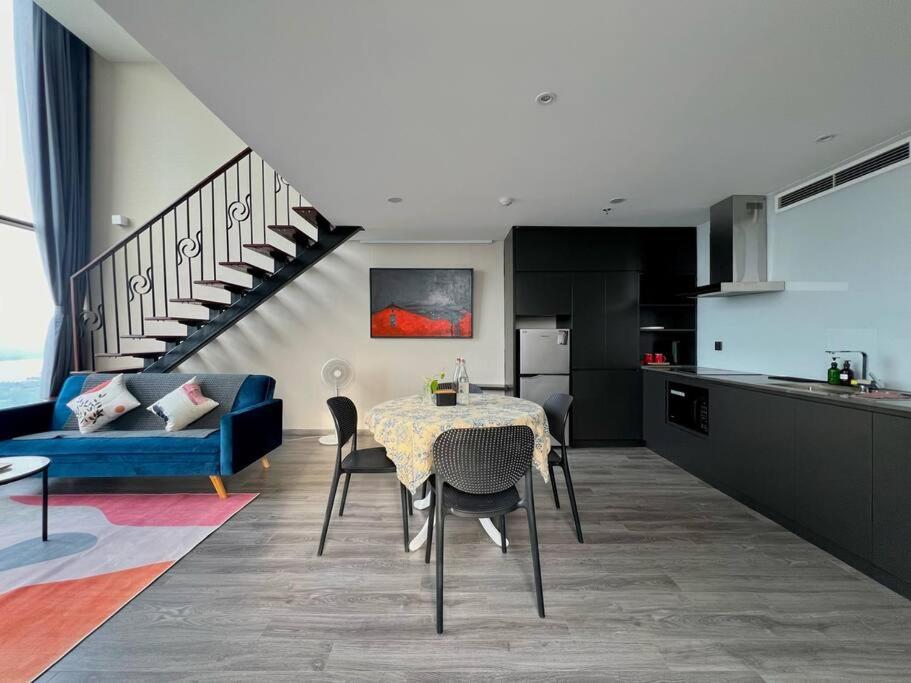 Jullian PentHouse - WestLake - by LioHousing