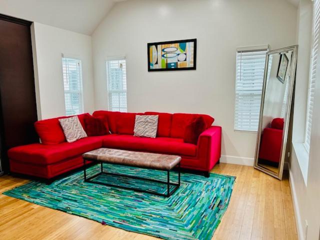 Gated Contemporary 3 bedroom - 2 bathroom Home in South LA plus Parking image
