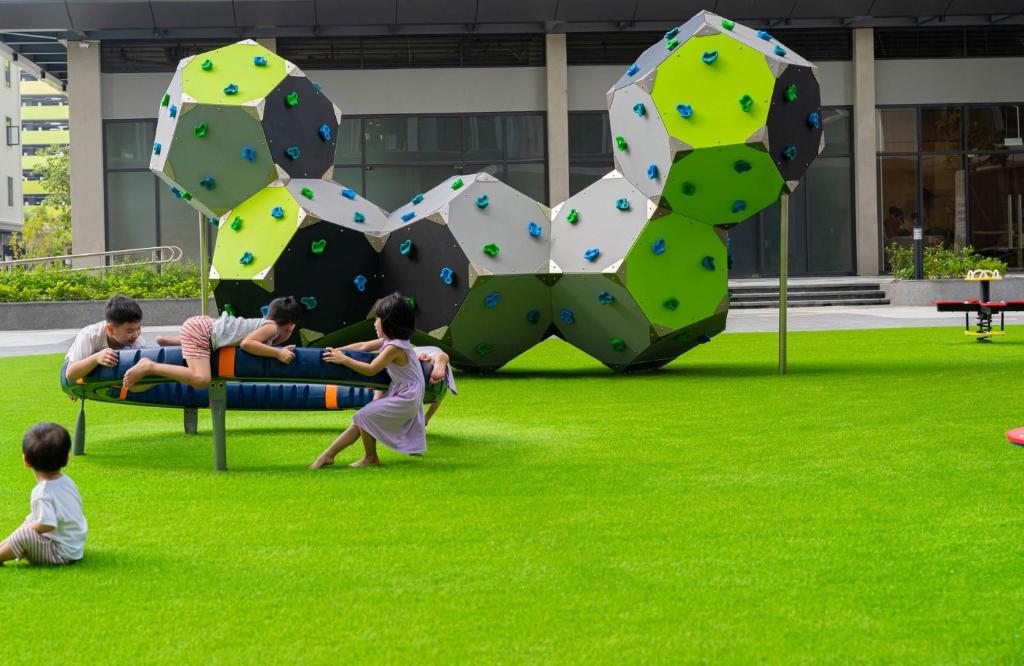 Masteri West Heights - A Chilled Art Studio Apartment in a Smart City!