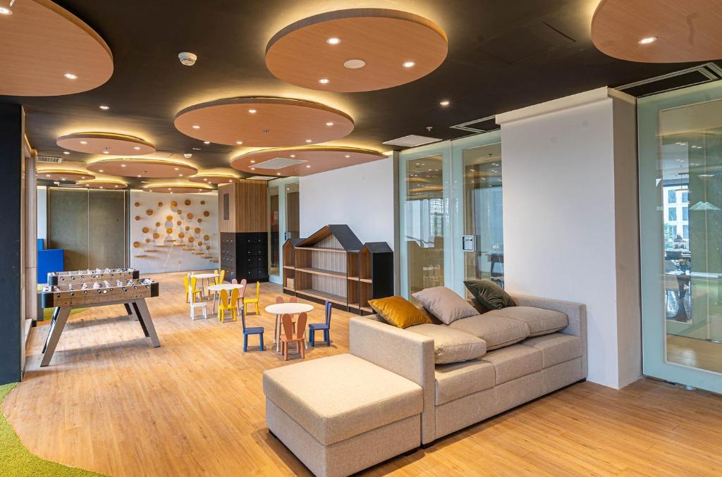 Masteri West Heights - A Chilled Art Studio Apartment in a Smart City!