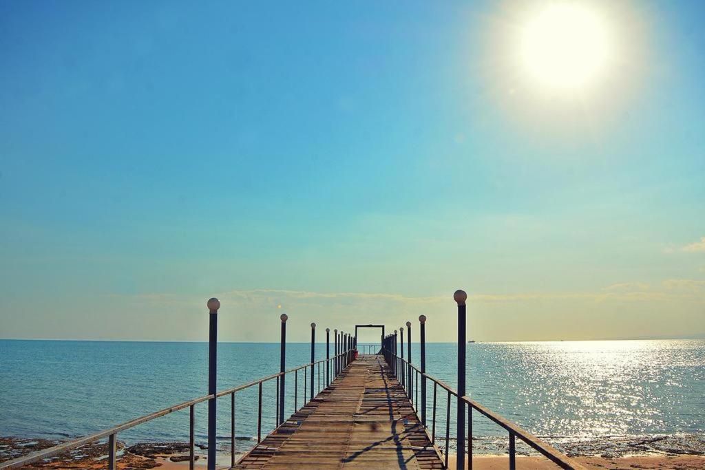Golden Beach 1 for family - Tap to explore photos